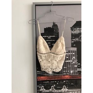 Kendall & Kylie cremé crop top